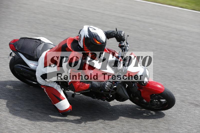 /Archiv-2024/29 12.06.2024 MOTO.CH Track Day ADR/Gruppe gelb/18